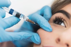 عوارض تزریق ژل خط خنده